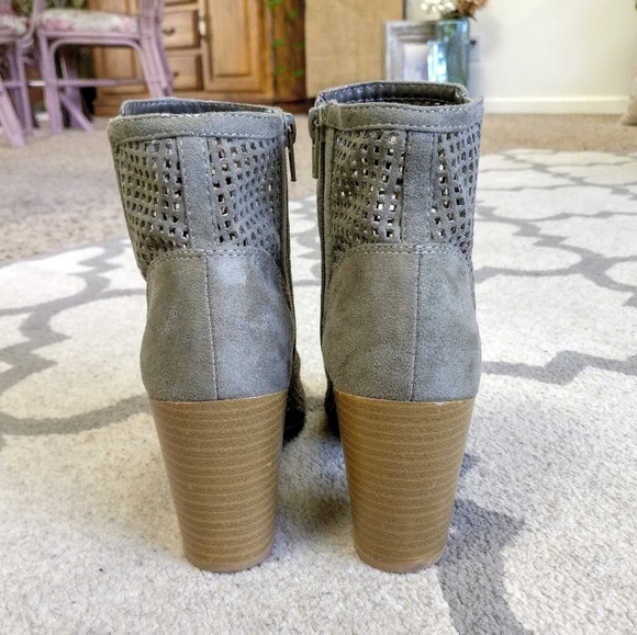Olive perforated booties - Picture 2 of 5